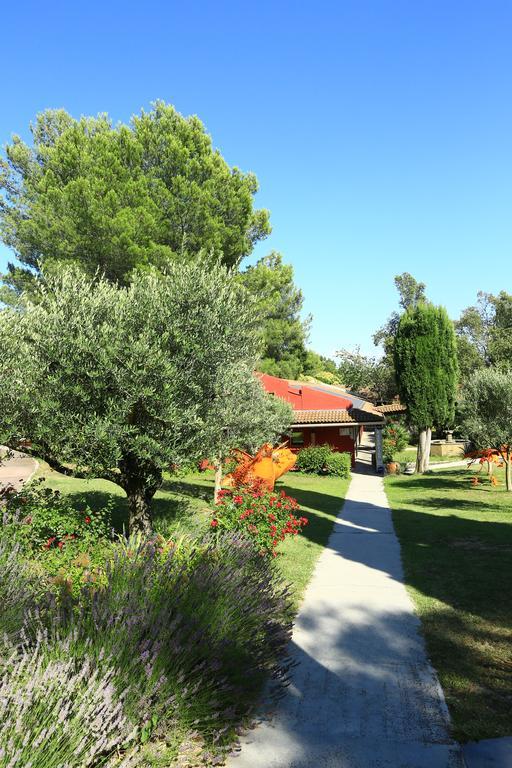 Kyriad Aix-En-Provence Mas Des Oliviers Hotel Exterior foto