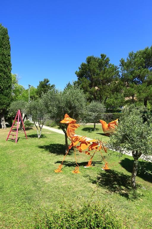 Kyriad Aix-En-Provence Mas Des Oliviers Hotel Exterior foto